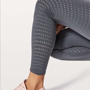Lululemon Reveal 7/8 Tight Vortex 25” - Size 4